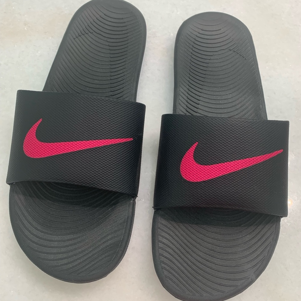 Nike Women’s Kawa slides, size 11